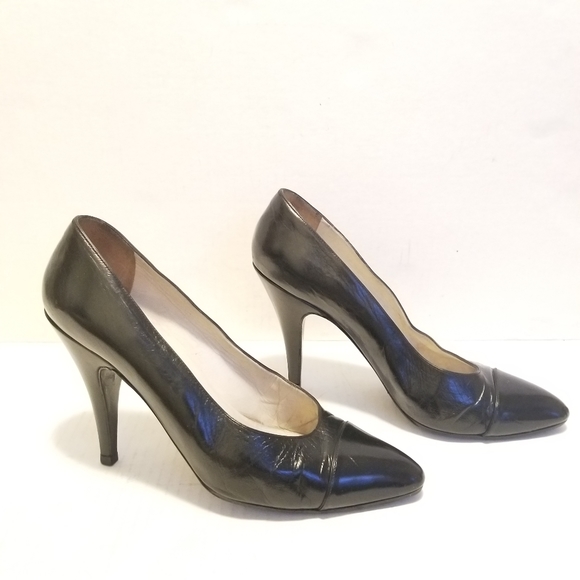 CHANEL Leather Black Heels Pumps. - Picture 4 of 14